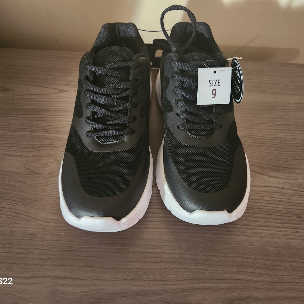 Pro Player Black and White Athletic Shoes - Picture 2 of 4